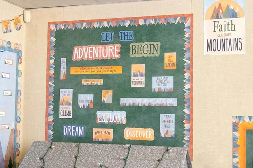 Vista 6 de Teacher Created Resources Paquete de tablón de anuncios de Moving Mountains Let The Adventure Begin Mini tablón de anuncios