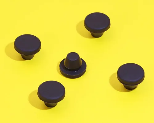Vista 5 de ONLYKXY 5 piezas de silicona negra redonda tipo cierre a presión para muebles, tapones para orificios de muebles, tapa protectora (0.315 in)