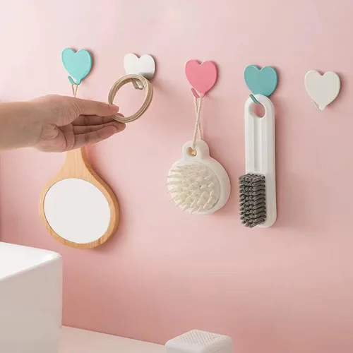 Vista 5 de JtmyAota Paquete de 6 ganchos decorativos de pared en forma de corazón, gancho de pared adhesivo fuerte de acero inoxidable para el hogar, cocina