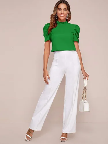 Vista 2 de Milumia Blusa de gasa con cuello alto falso y manga abombada para mujer, con volantes, para el trabajo, oficina, color liso