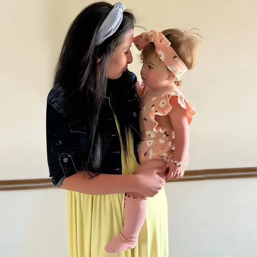 Vista 5 de Aaronano Calcetines hasta la rodilla para bebé niña, calcetines antideslizantes para niños pequeños, tubo con volantes, uniforme para recién