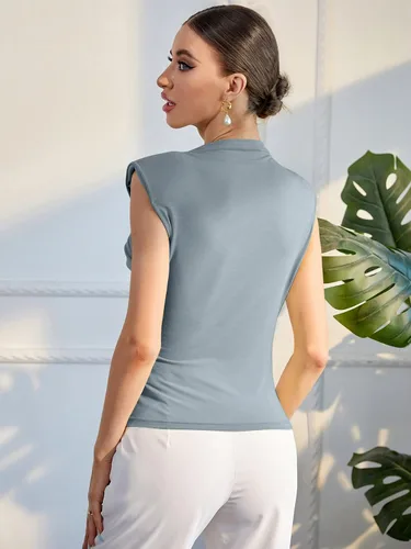 Vista 2 de Milumia Camisetas sin mangas con pliegues laterales para mujer, camisetas de verano sin mangas de moda 2024