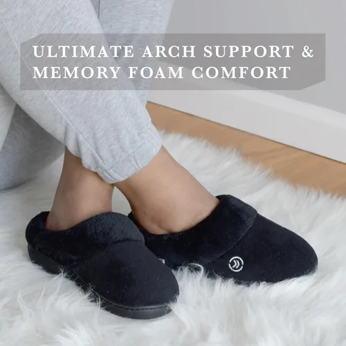 Vista 3 de isotoner Pantuflas de rizo con capucha para mujer con espuma viscoelástica suave, soporte de arco cómodo y suela para interiores y exteriores