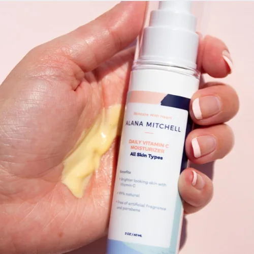 Vista 5 de Alana Mitchell Suero diario de vitamina C para la cara, hidratante facial para mujeres y hombres, suero facial antienvejecimiento con ingredientes