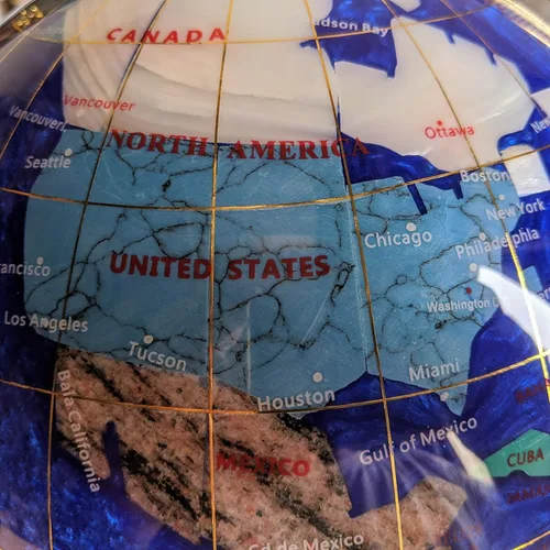 Vista 9 de Unique Art - Globo del mundo con piedras preciosas Bahama de 13 pulgadas de alto, con trípode dorado