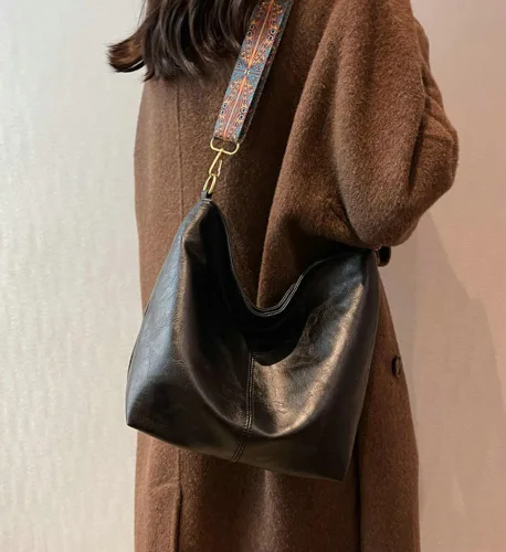 Vista 6 de Bolso Hobo para mujer, bolso cruzado grande de diseñador para mujer, bolso de hombro de piel sintética con correa ancha para el hombro