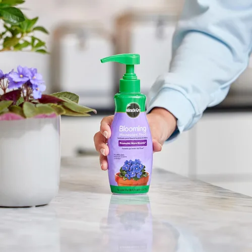 Vista 4 de Miracle-Gro Blooming Houseplant Food, 8 fl. oz. Fertilizante para plantas