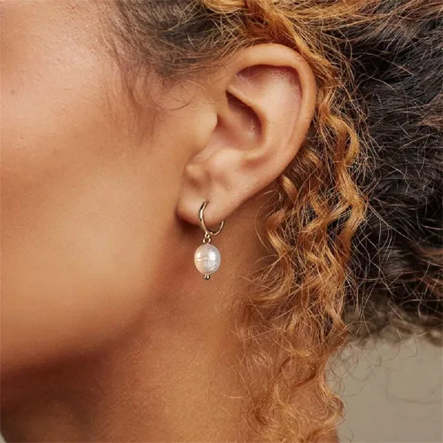 Vista 3 de 14k Gold Small Hoop Earrings with Simulated Baroque Pearl Earrings for Women Pearl Drop Dangle Earrings Gold Hoop Earrings for Women