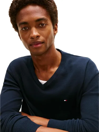Vista 2 de Tommy Hilfiger Suéter Pullover esencial de algodón con cuello en V y manga larga para hombre