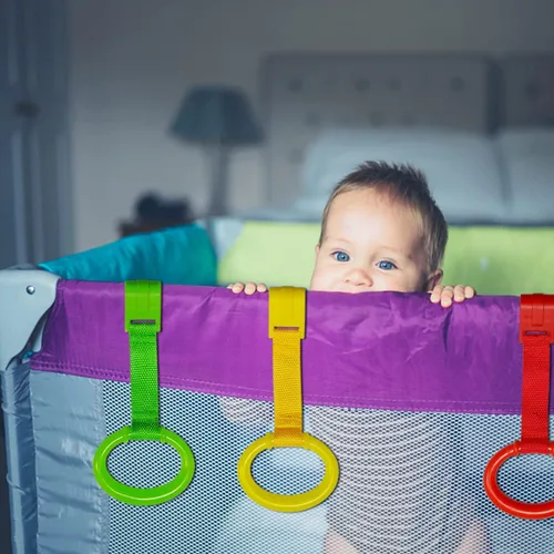 Vista 6 de 4 anillos de plástico para cuna de bebé, soporte auxiliar de ejercicios para caminar para niños Anillos colgantes de cuna de 4 colores para bebé