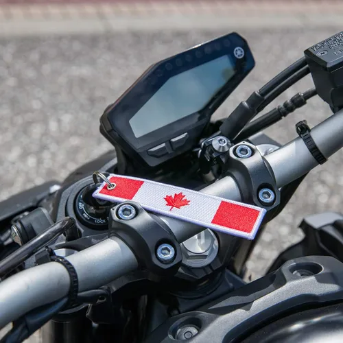 Vista 4 de Llavero de bandera con llavero, EDC para motocicletas, scooters, coches y regalos Canadá