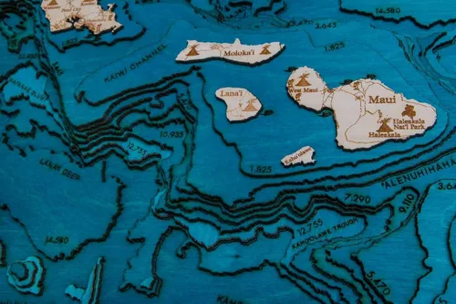 Vista 3 de Mapa de madera 3D de las islas hawaianas, grande, 24 pulgadas de largo x 31 pulgadas de ancho