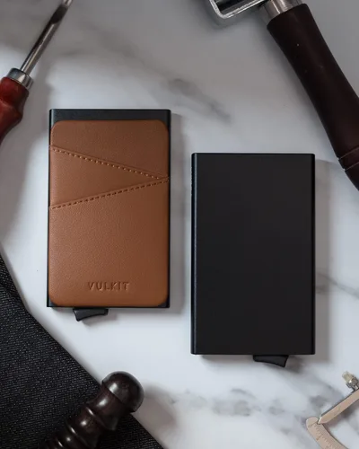Vista 3 de VULKIT Cartera desplegable para tarjetas de crédito con ranuras de cuero adicionales con bloqueo RFID, funda delgada para tarjetas de metal, Marrón