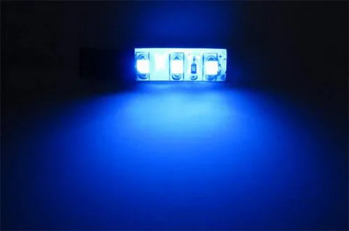 Vista 2 de Tira de luces LED Devil Demon Eye de iJDMTOY 3-SMD para adaptación a las luces de proyector o portavasos LED, caja de guantes, fluorescentes