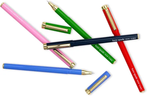 Vista 2 de kate spade new york Juego de 5 bolígrafos de punta fina, bolígrafos coloridos de plástico, bolígrafos de tinta de color de punta fina para escritura