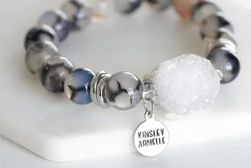 Vista 2 de Kinsley Armelle Colección Stone - Pulsera Lunar de Plata