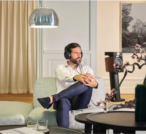 Vista 2 de Focal Utopia - Auriculares de alta fidelidad sobre la oreja con parte trasera abierta (2022)