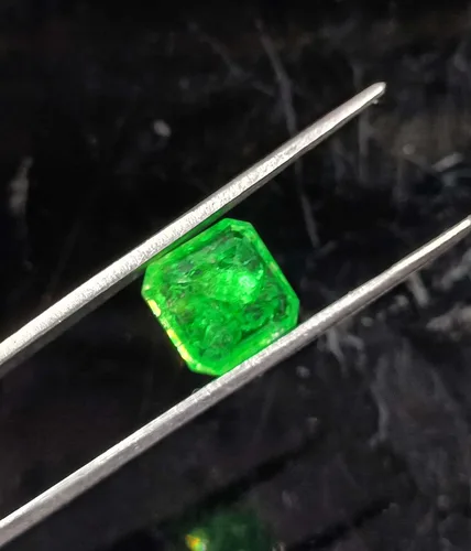 Vista 3 de Esmeralda colombiana de 6.00 quilates tratada con esmeralda natural certificada piedra preciosa suelta facetada piedra preciosa esmeralda piedra