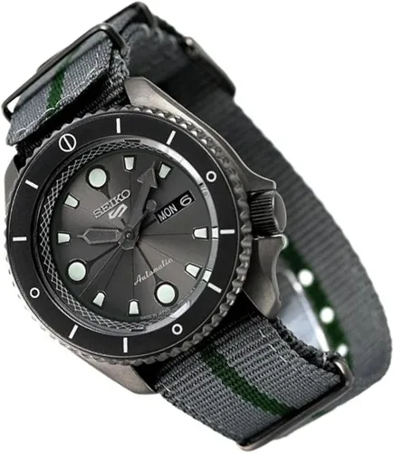 Vista 6 de Seiko 5 Sports Boruto Naruto Reloj automático Shikamaru SRPF75K1 Gris Reloj deportivo