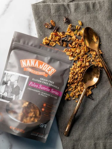 Vista 3 de Nana Joes Granola Serie Paleo Arándano, mantequilla de almendras y nuez Hecho a mano sin gluten, vegano, saludable, orgánico, a base de plantas