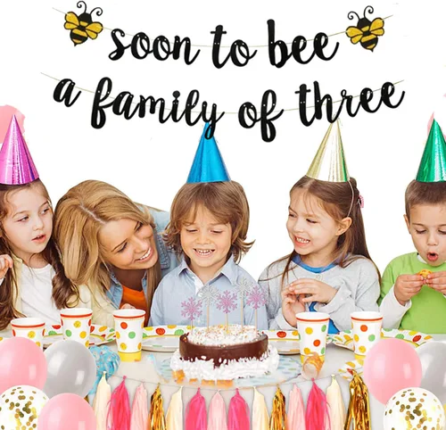 Vista 4 de KUNGOON Cartel de bienvenida para fiesta de bebé con texto en inglés «Soon To Bee a Family of Thres», baby shower con temática de abejorro