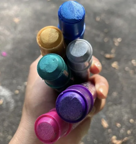 Vista 7 de Kwik Stix - Varillas de pintura de témpera sólidas, 72 colores metálicos, barras de pintura lavables, secado súper rápido, no tóxicas, sin