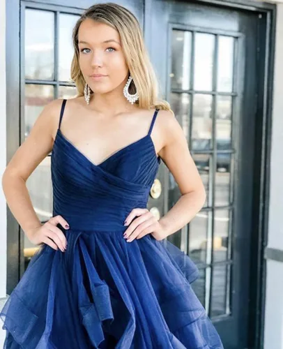 Vista 4 de Vestidos cortos de graduación con tirantes delgados de tul con purpurina para adolescentes, vestidos de regreso a casa escalonados 2024 con cuello