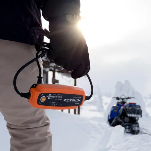 Vista 7 de CTEK (56-958) Cargador de batería de 8 pasos MUS 4,3 POLAR de 12 voltios completamente automático.