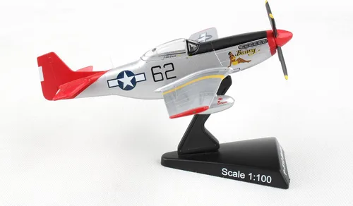 Vista 4 de P-51D Mustang Bunny Red Tail 1/100 Modelo fundido a presión