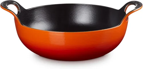 Vista 2 de Le Creuset Plato Balti de hierro fundido esmaltado, 3 cuartos de galón., Llama