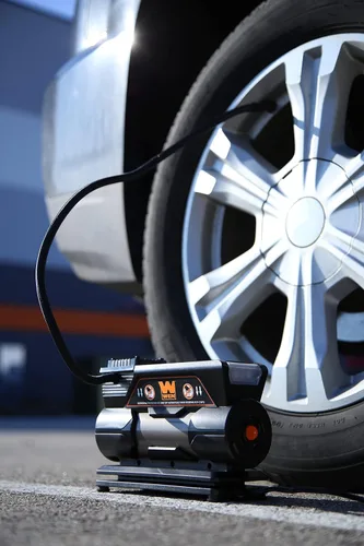 Vista 2 de WEN Compresor de aire portátil para inflador de neumáticos, 12 V, 100 PSI con estuche de transporte (AA2230)