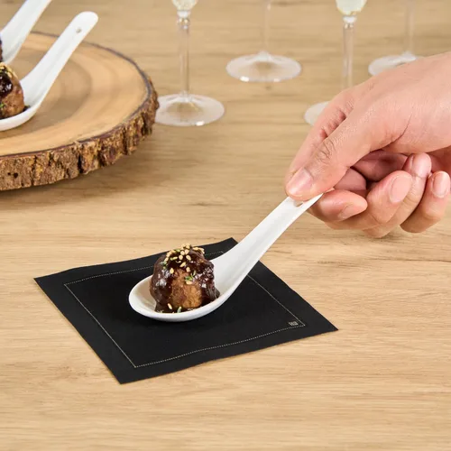 Vista 6 de Restaurantware Cuchara de degustación asiática de 4.9 pulgadas: aperitivo de porcelana blanca y cuchara de sopa - Perfecto para eventos de catering