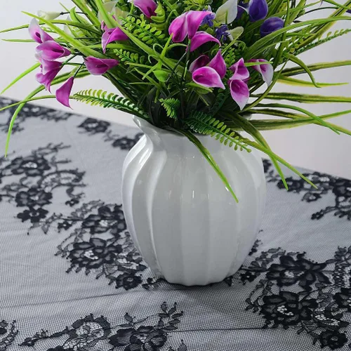 Vista 2 de Mantel de encaje rectangular de 60 x 120 pulgadas, mantel clásico de encaje vintage con superposición de encaje negro para suministros de fiesta