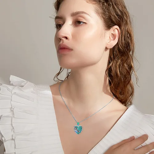 Vista 4 de SOULMEET Collar con medallón de búho de sabiduría en forma de corazón, colibrí, pavo real, pájaro cardenal que sostiene fotos de fotos, joyería