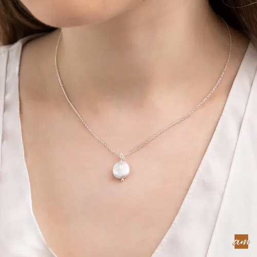 Vista 4 de Amberta Collar de perlas de agua dulce de plata de ley 925 para mujer