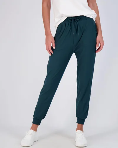 Vista 2 de Real Essentials - Pantalones, paquete de 3 unidades Real Essentials - Pantalones deportivos de yoga ultra suaves para mujer con bolsillos y cordón