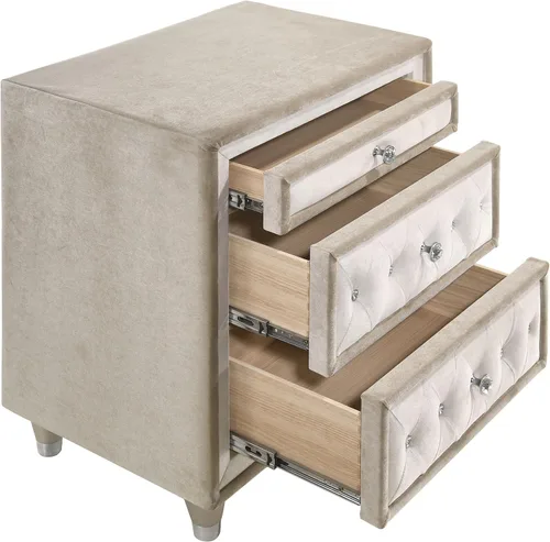 Vista 4 de Coaster Home Furnishings - Antonella - Mesita de noche tapizada de 3 cajones con tapicería de terciopelo, botones con forma de cristal y patas
