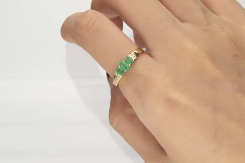 Vista 4 de Gin & Grace Anillo de compromiso de oro amarillo de 14 quilates con diamantes de esmeralda natural (I1, I2) para mujer