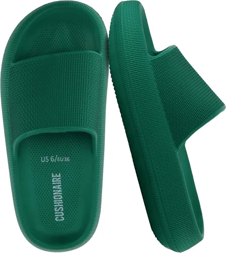 Vista 23 de CUSHIONAIRE Sandalias Feather de EVA para Mujeres – Cómodas Pantuflas Deslizables para Mujeres, Zapatos de Ducha para Interiores y Exteriores Verde