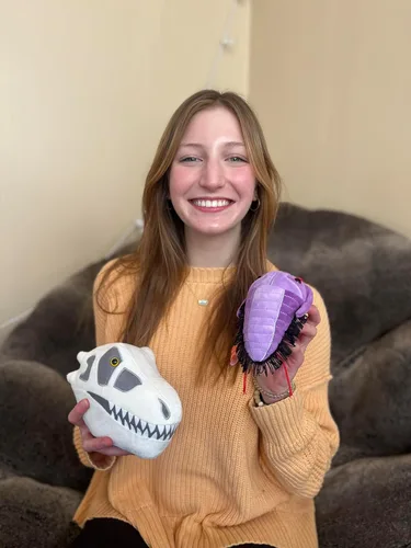 Vista 4 de GIANT MICROBES Fuzzy Fossils Trilobite Plush - Aprende sobre fósiles y criaturas prehistóricas, regalo único para familiares, amigos, científicos