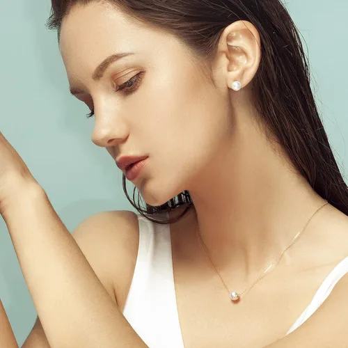 Vista 2 de Cowlyn Pendientes redondos de plata de ley chapada en oro de 18 quilates con perlas de concha de imitación blanca