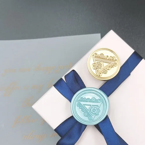 Vista 2 de Sello medieval tradicional de cera del alfabeto, con cabeza de latón, con mango de madera, para tarjetas, sobres, regalo (letra A)