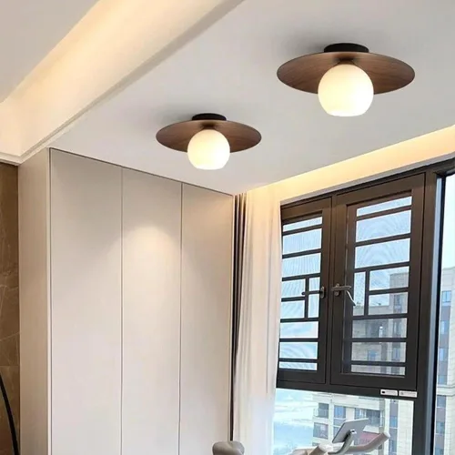 Vista 3 de Lámpara de techo minimalista moderna de globo de vidrio blanco redondo con veta de nuez, lámpara de techo semiempotrada con veta de madera nórdica
