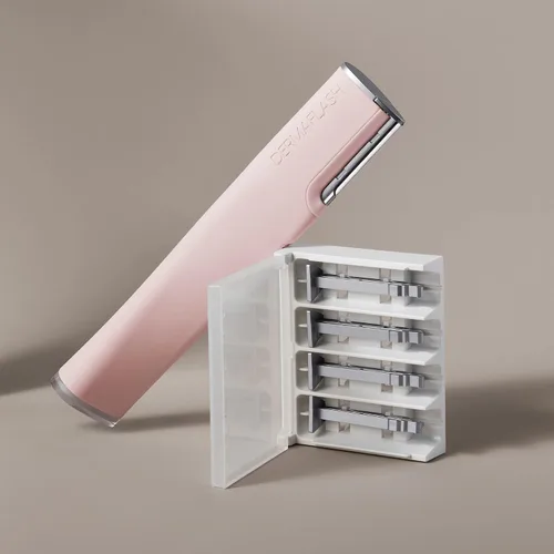 Vista 4 de DERMAFLASH ESSENTIALS Kit de reposición de dermaplaning para mujer (compatible solo con la herramienta de dermaplaning DERMAFLASH LUXE+)