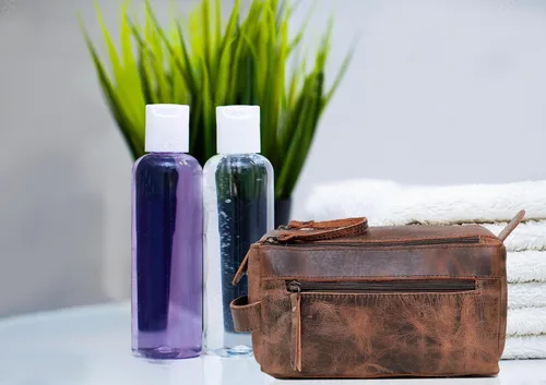 Vista 7 de Bolsa de aseo unisex de cuero de búfalo genuino, hecha con cuero de búfalo de alta calidad Marrón