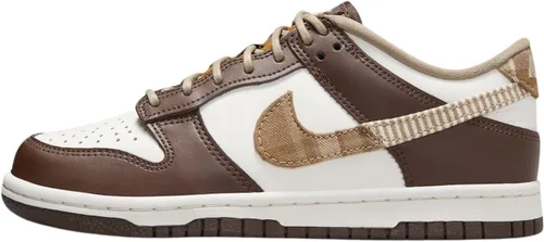 Vista 39 de Nike Kid's Dunk Low Sneaker