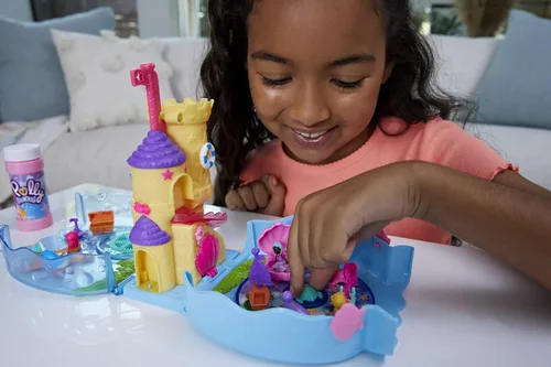 Vista 2 de Polly Pocket Acuario de burbujas con tema submarino, 2 características de fabricación de burbujas, piscina, micro polly y muñeca de sirena, solución