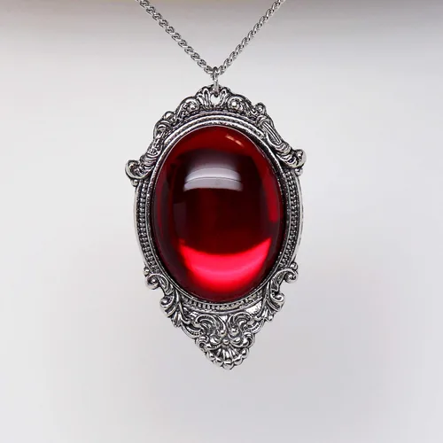 Vista 5 de Collar con colgante de cabujón rojo sangre en acabado plateado con marco de peltre, Metal