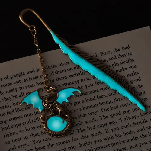 Vista 2 de Marcapáginas de Metal de Fantasy Fourth Wing con Efecto Luminoso en la Oscuridad, Marcador de Dragón Genial para Regalo para Mujeres, Hombres