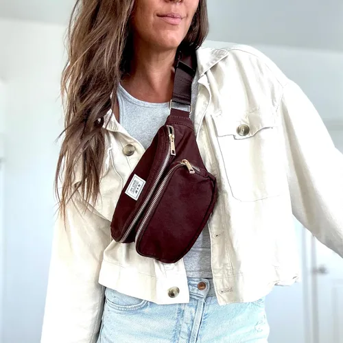 Vista 2 de Ditty Co. Bolsa de pañales pequeña - Cambiador portátil - Bolsas cruzadas para mujeres - Soporte para toallitas para bebés - Artículos esenciales
